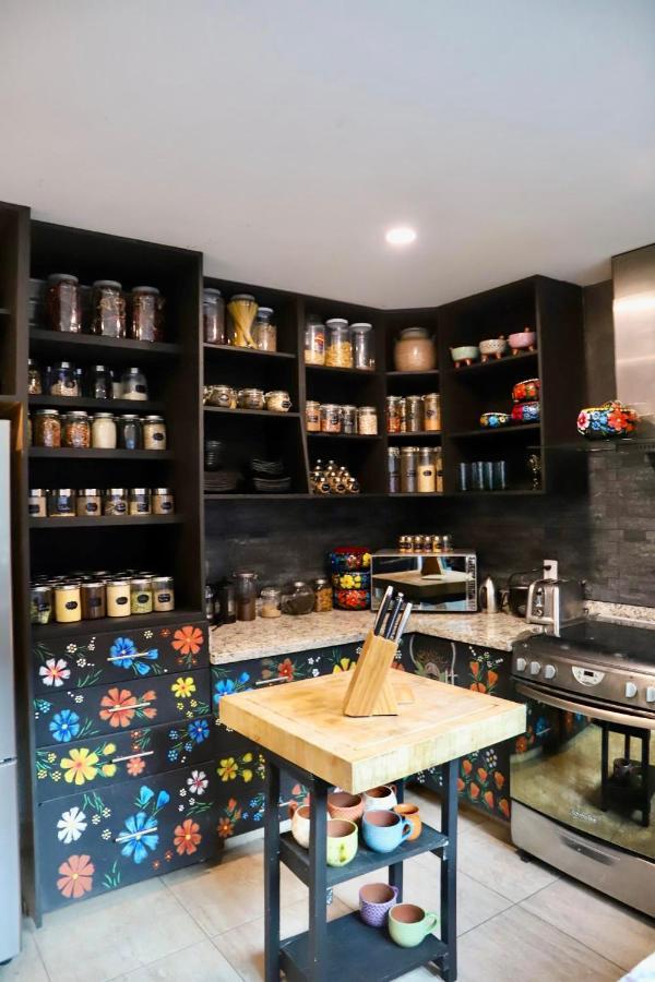 Luxurious Mid Century Modern Folk Art Home Мехико Экстерьер фото