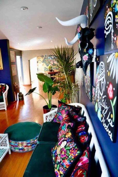 Luxurious Mid Century Modern Folk Art Home Мехико Экстерьер фото