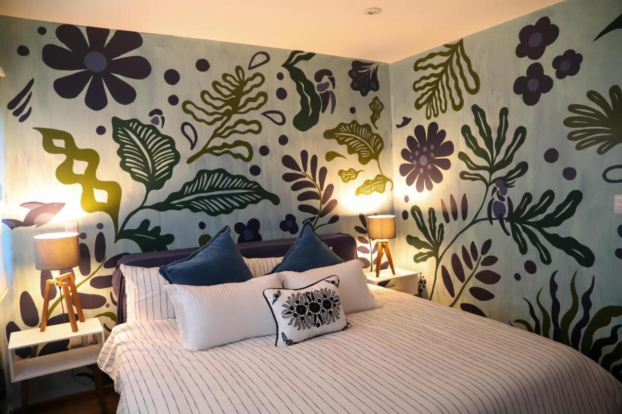 Luxurious Mid Century Modern Folk Art Home Мехико Экстерьер фото